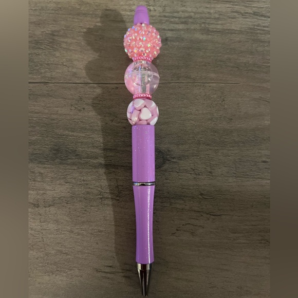 Pink beaded pen - Picture 2 of 4